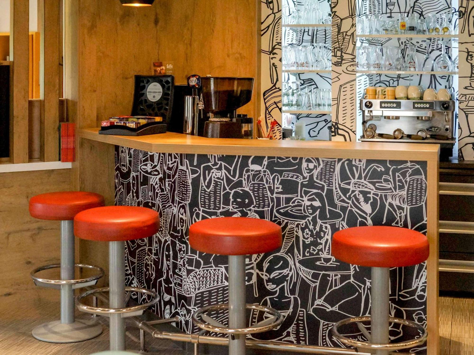 Ibis Vesoul Hotell Exteriör bild